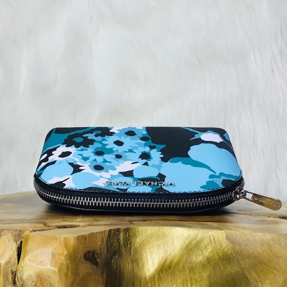 Michael Kors Jet Set Travel Large Travel Pouch - Picture 5 of 8